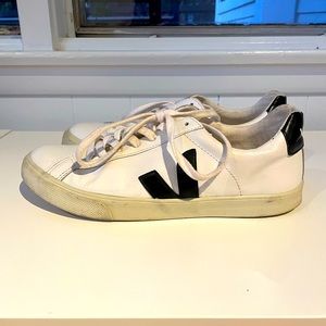 Veja Esplar sneaker size 9.